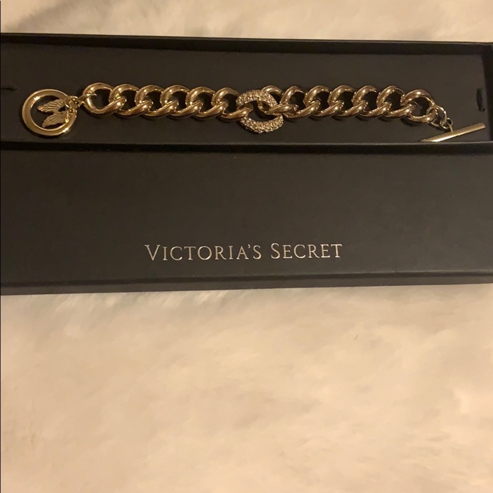 Cute and flirty bracelet from Victoria’s Secret